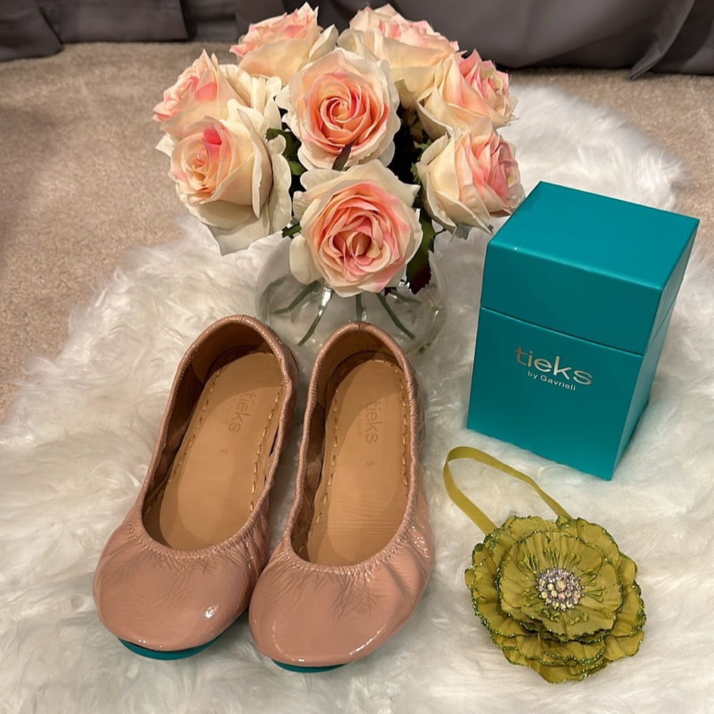 Worn once!! Excellent condition! Beautiful Size 9 Blush Tieks!!